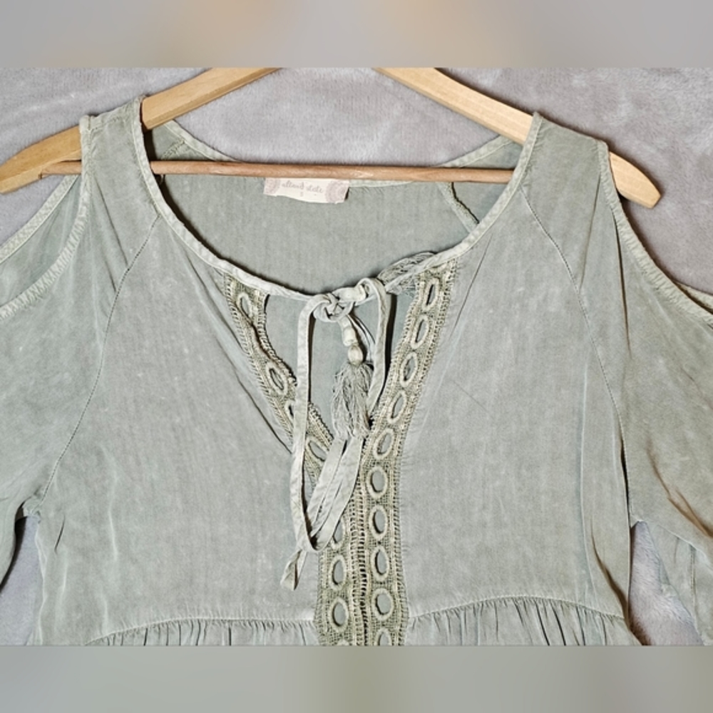 Altard State Woman's Cold Shoulder‎ Dress Size S Embroidered Design With Ribbon. - Picture 2 of 12